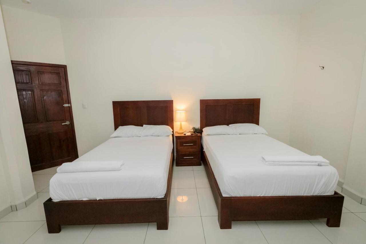 Hotel Mediterraneo Inn Santa Rosa de Lima Eksteriør billede