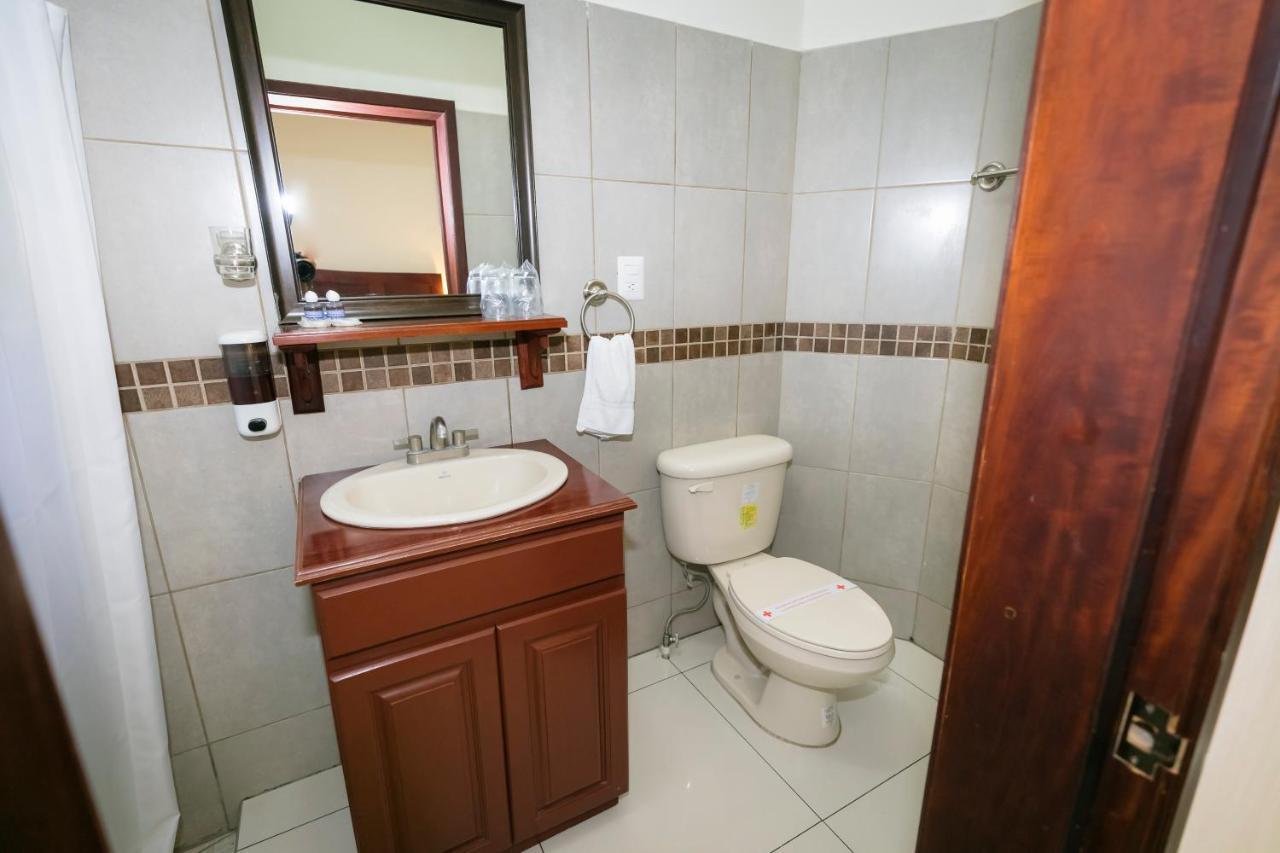 Hotel Mediterraneo Inn Santa Rosa de Lima Eksteriør billede