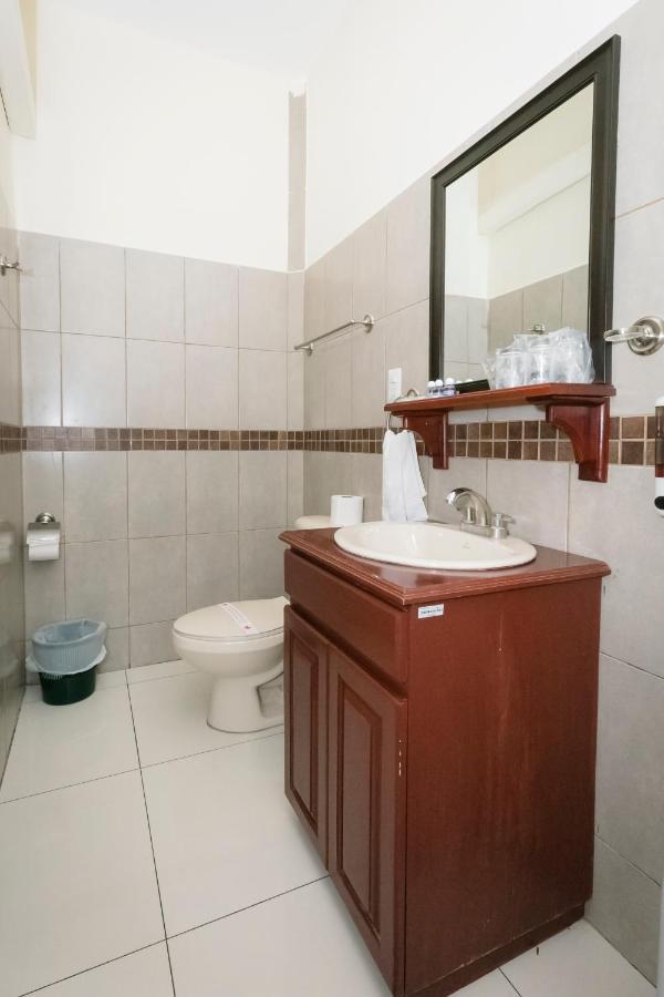Hotel Mediterraneo Inn Santa Rosa de Lima Eksteriør billede