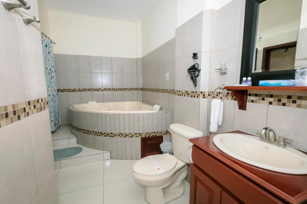Hotel Mediterraneo Inn Santa Rosa de Lima Eksteriør billede